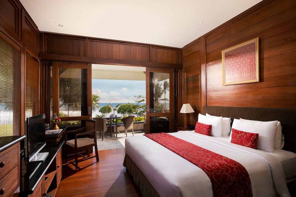 1 Bedroom Ocean Suite photo 2