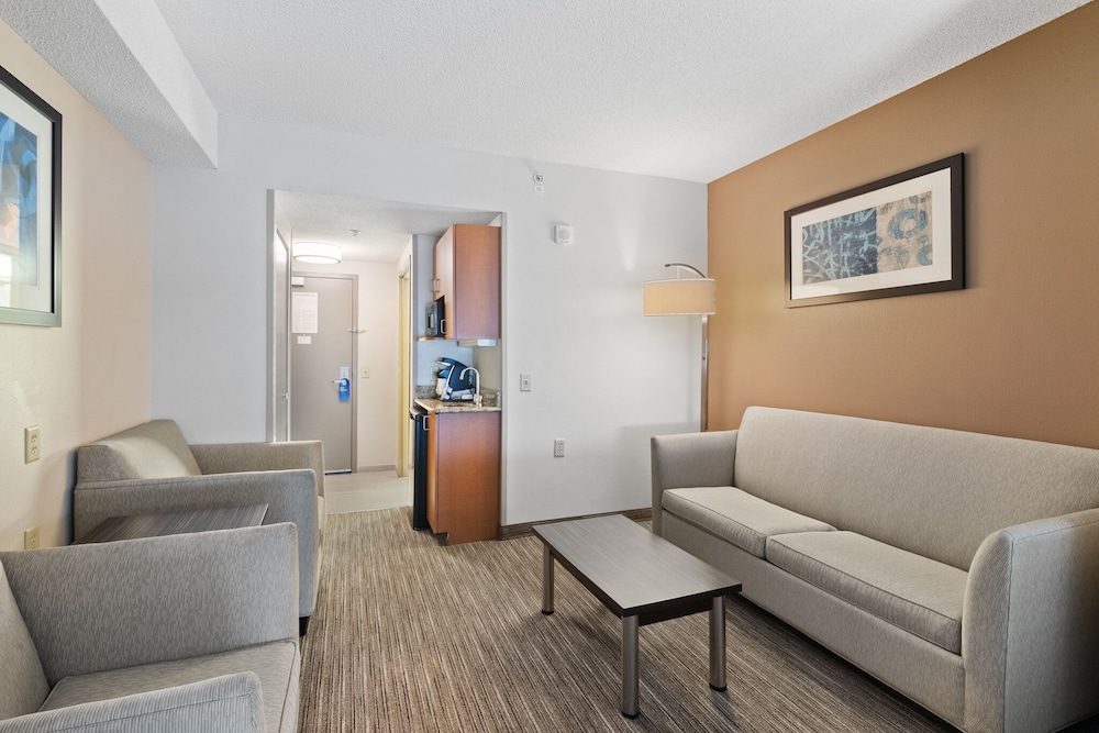 Suite, 1 King Bed (Whirlpool) - Photo 8