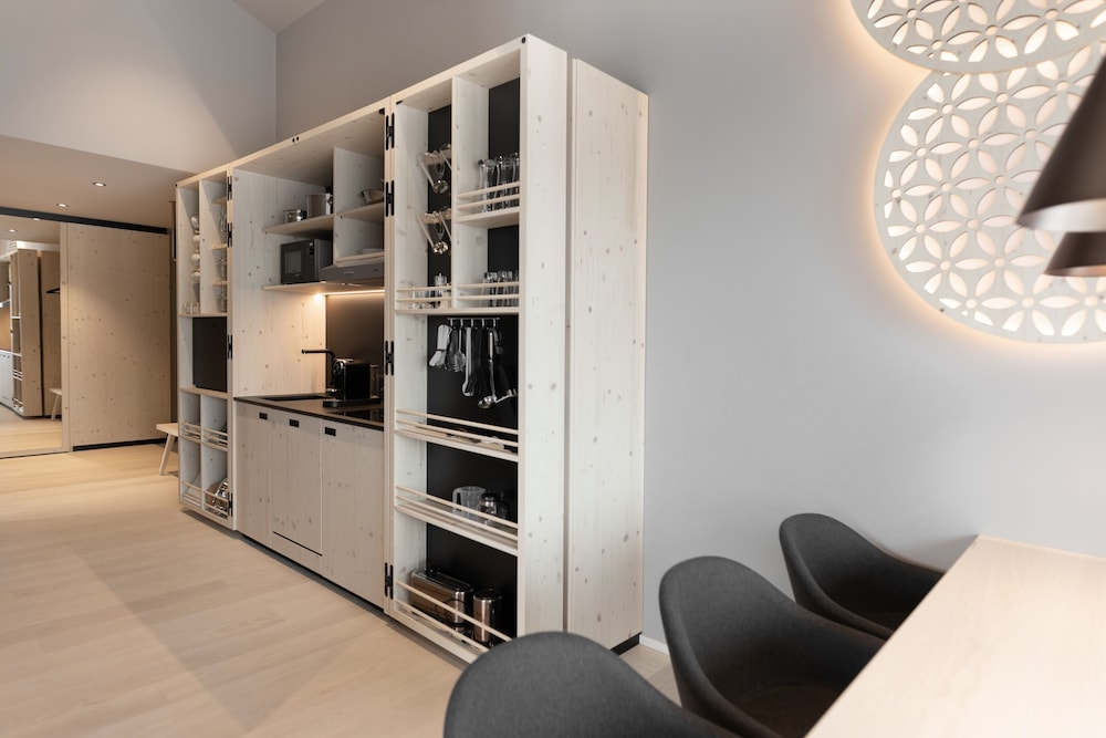 Suite - Photo 3