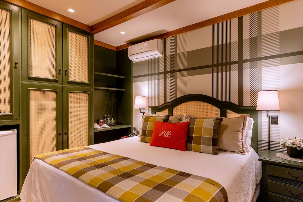 Suite with Balcony thumbnail 5