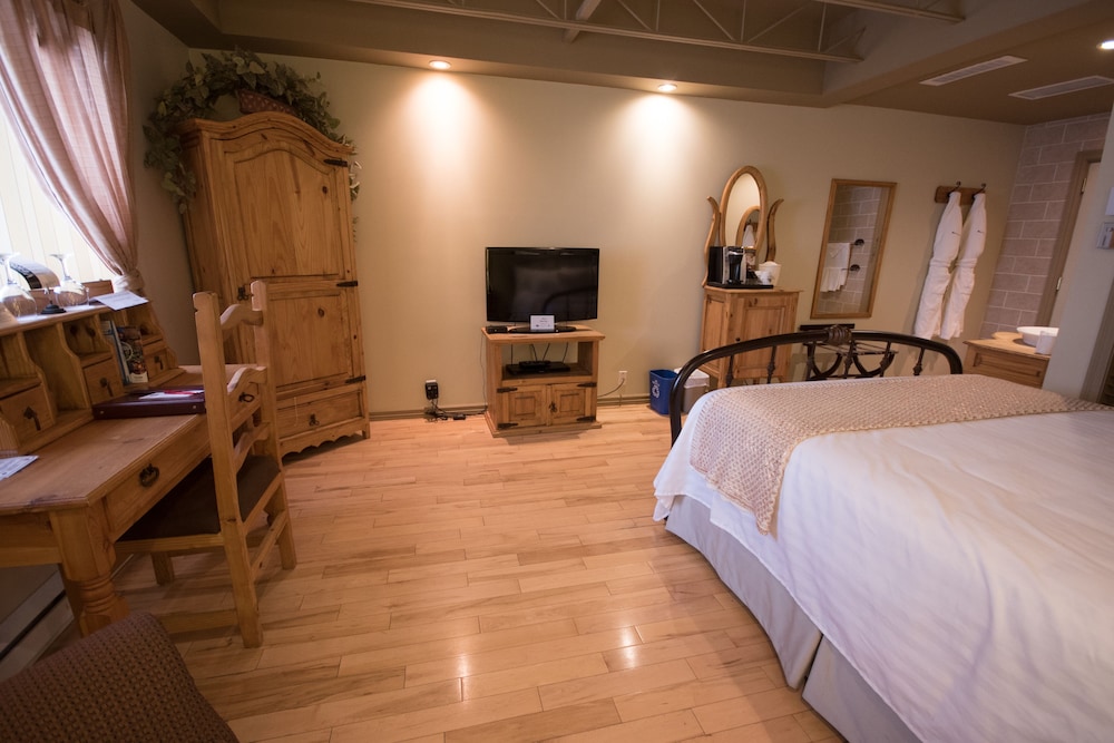 Loft, 1 Queen Bed photo 3