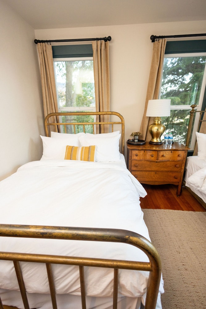 Quadruple Room, Shared Bathroom (Two Double Beds) photo 2