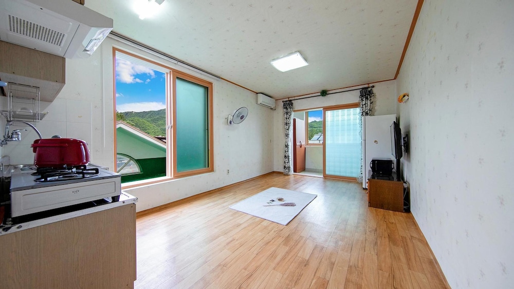 Basic Room, 1 Bedroom (201) photo 1