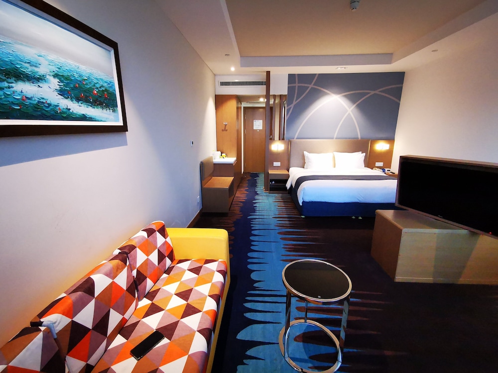 Standard Room, 1 King Bed (Extra Floor Space) photo 2