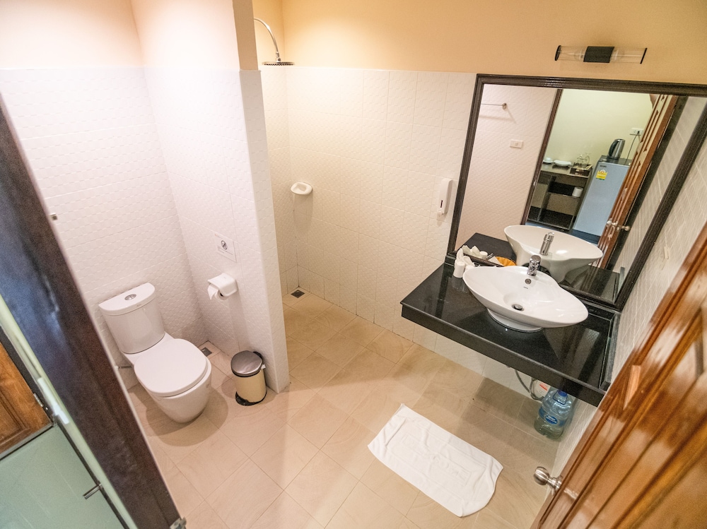 Deluxe with Sea View Balcony - Photo 6