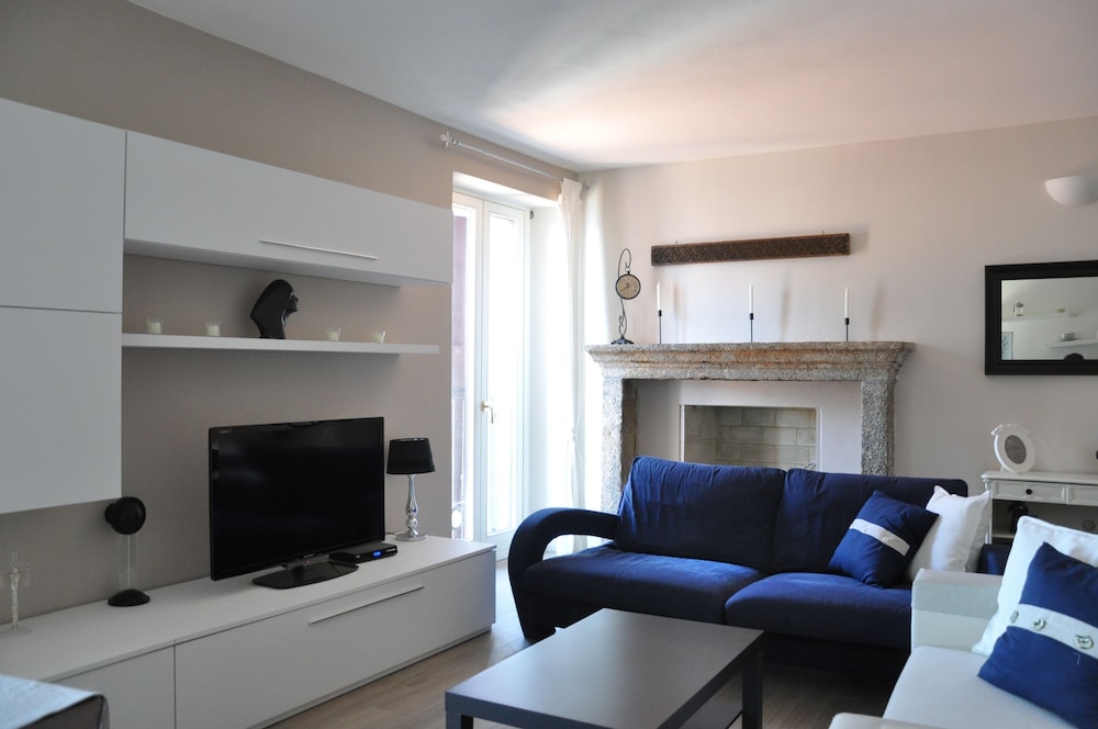 Apartment, 2 Bedrooms, Lake View photo 1