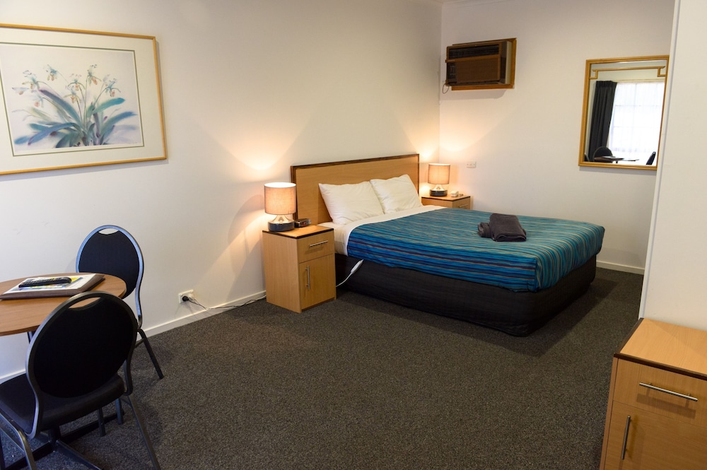 Standard Suite, 1 Bedroom, Non Smoking (Standard Twin Room) photo 2