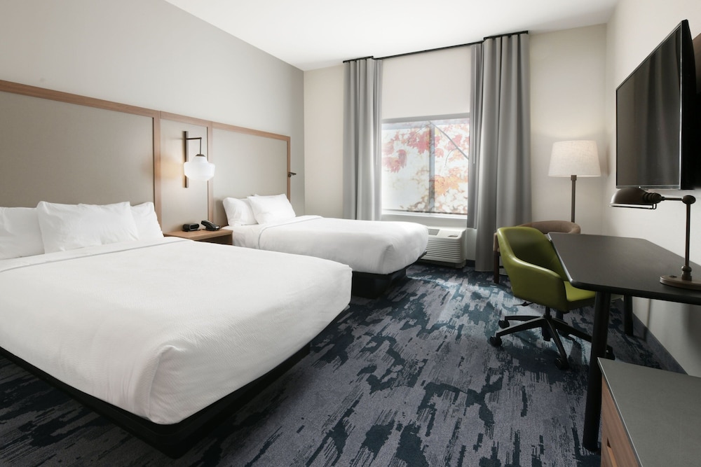 Room, 2 Queen Beds (Mobility/Hearing Accessible, Tub) - Photo 1