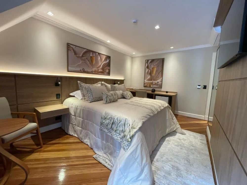 Apartamento Master com Varanda, Vista, Banheira de Hidromassagem e Cama King thumbnail 5