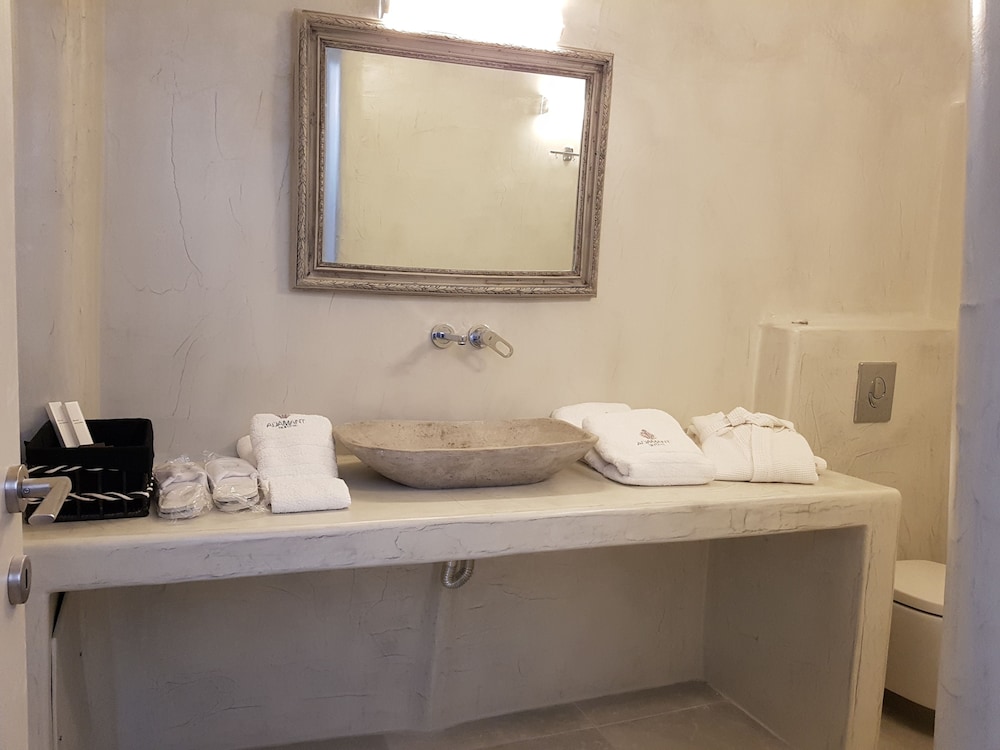 Pearl Suite - Photo 26