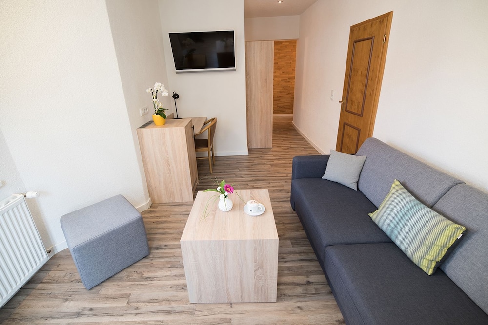 Standard Suite For Single Use (Free Bottle Of Water) photo 3