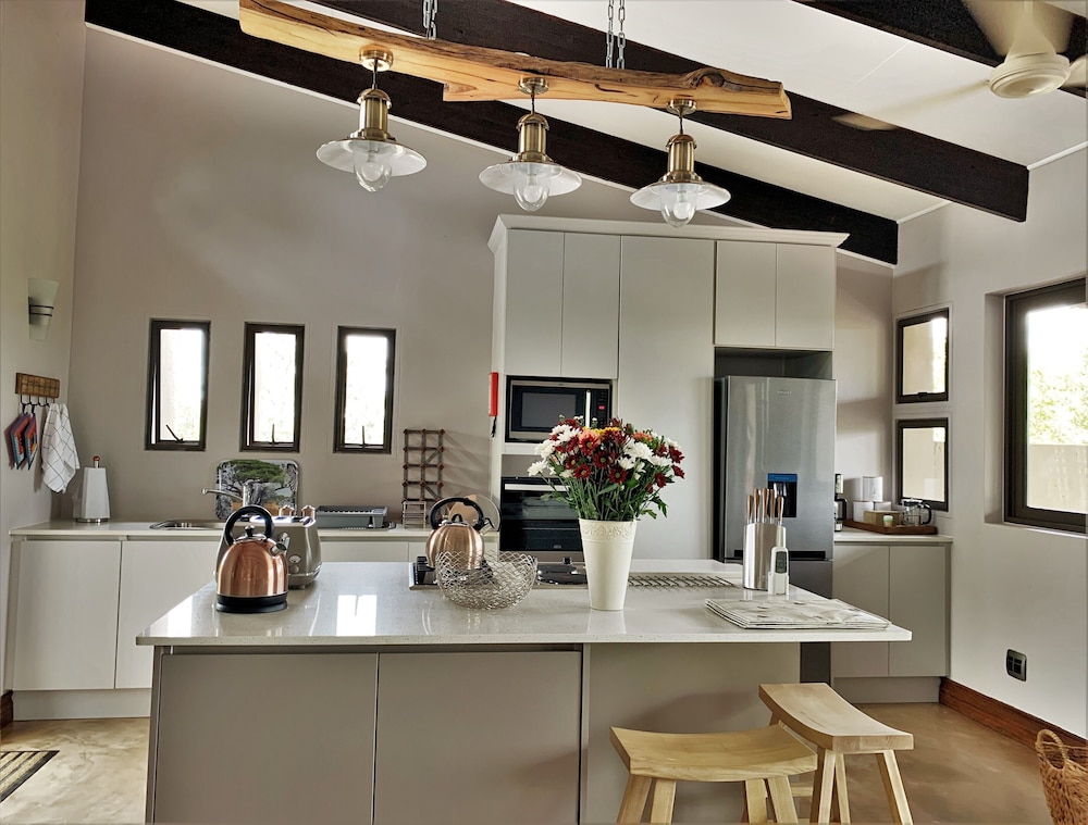 Luxury Bush Villa photo 3