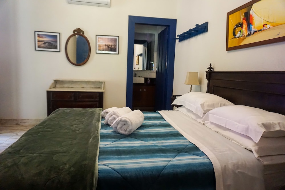 Deluxe Twin Room, 1 Queen Bed photo 2