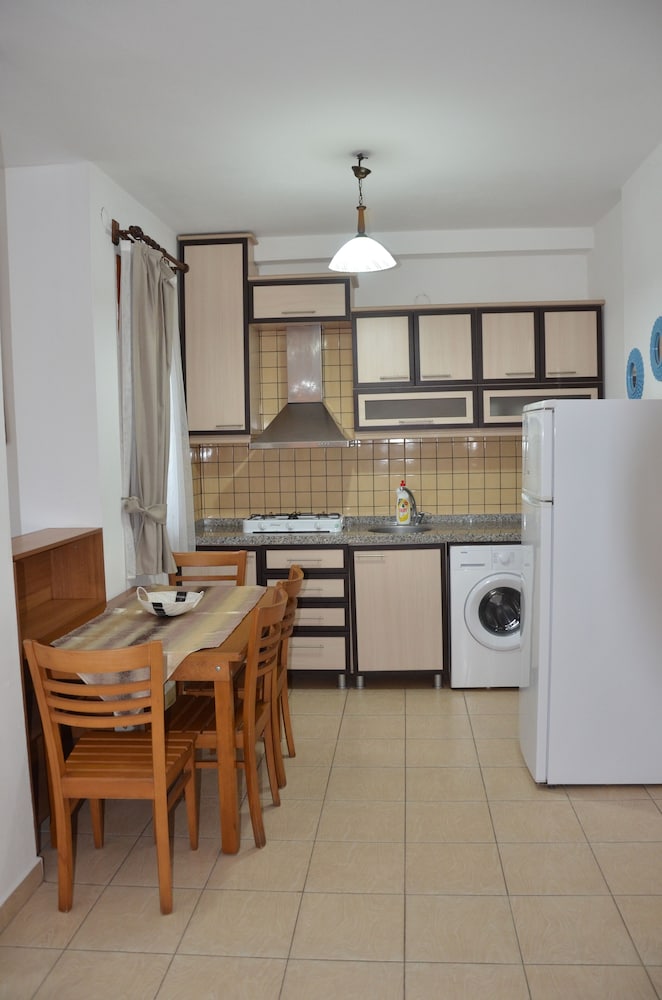 Apartment photo 2