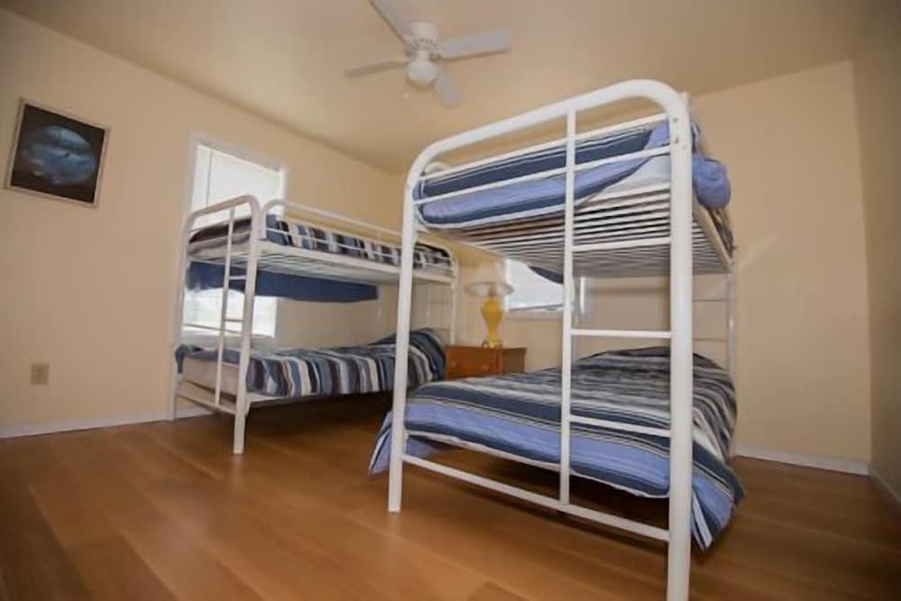 80 – Oceanfront 3 Story Cottage photo 2