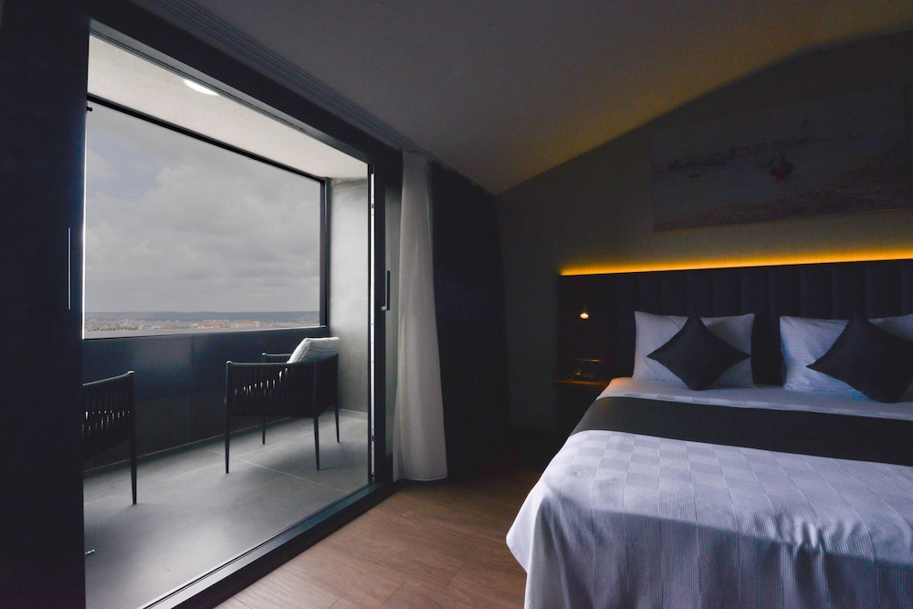 Deluxe Suite with Jacuzzi