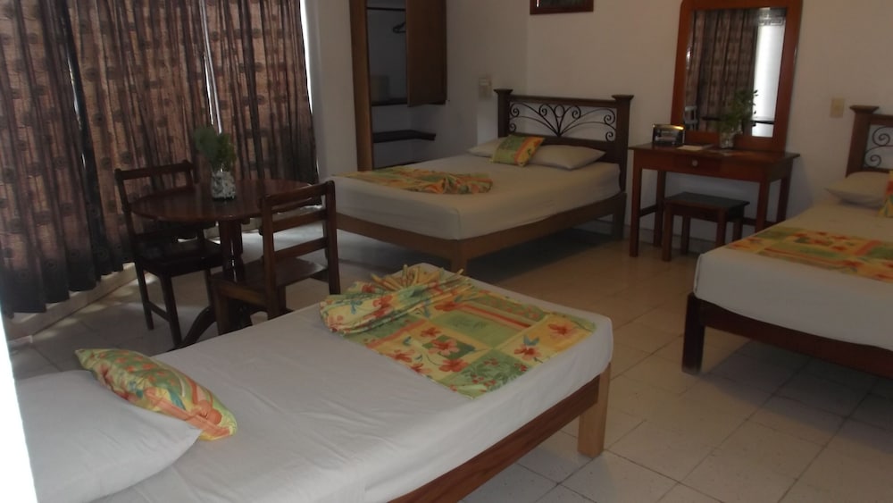 Family Room, Multiple Beds (Quintuple)