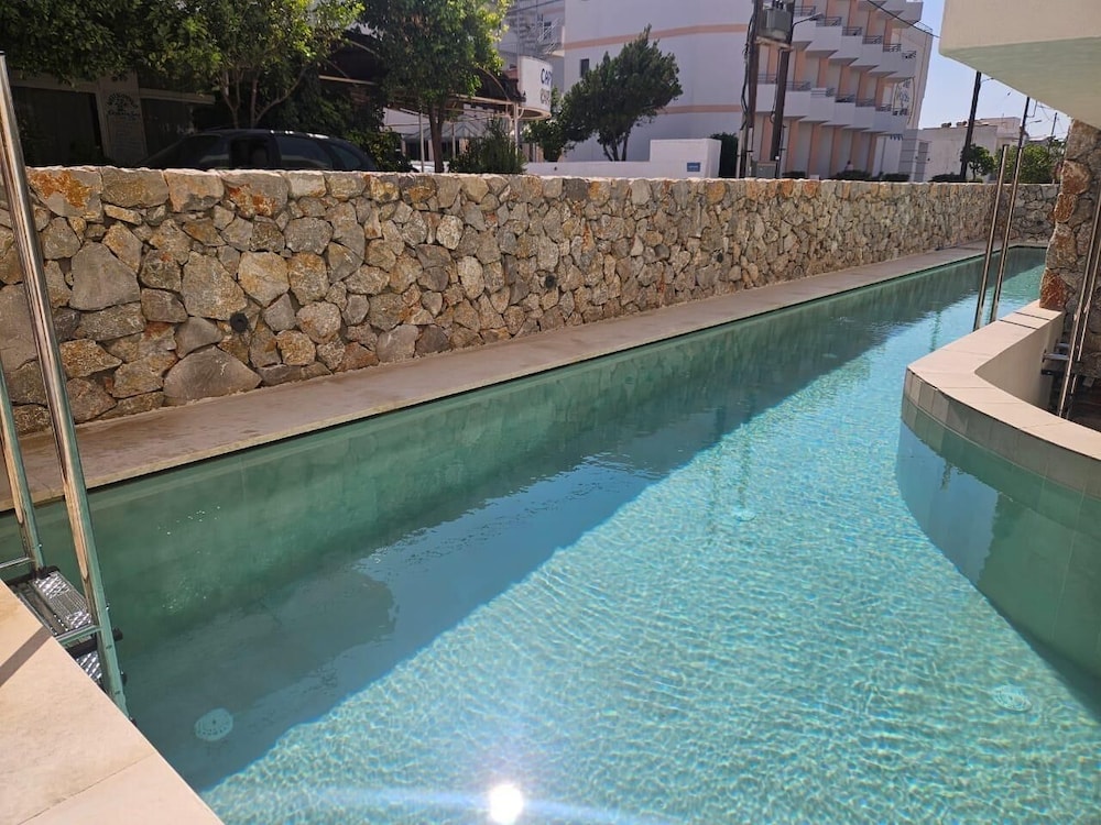 Deluxe Double Direct Pool Access