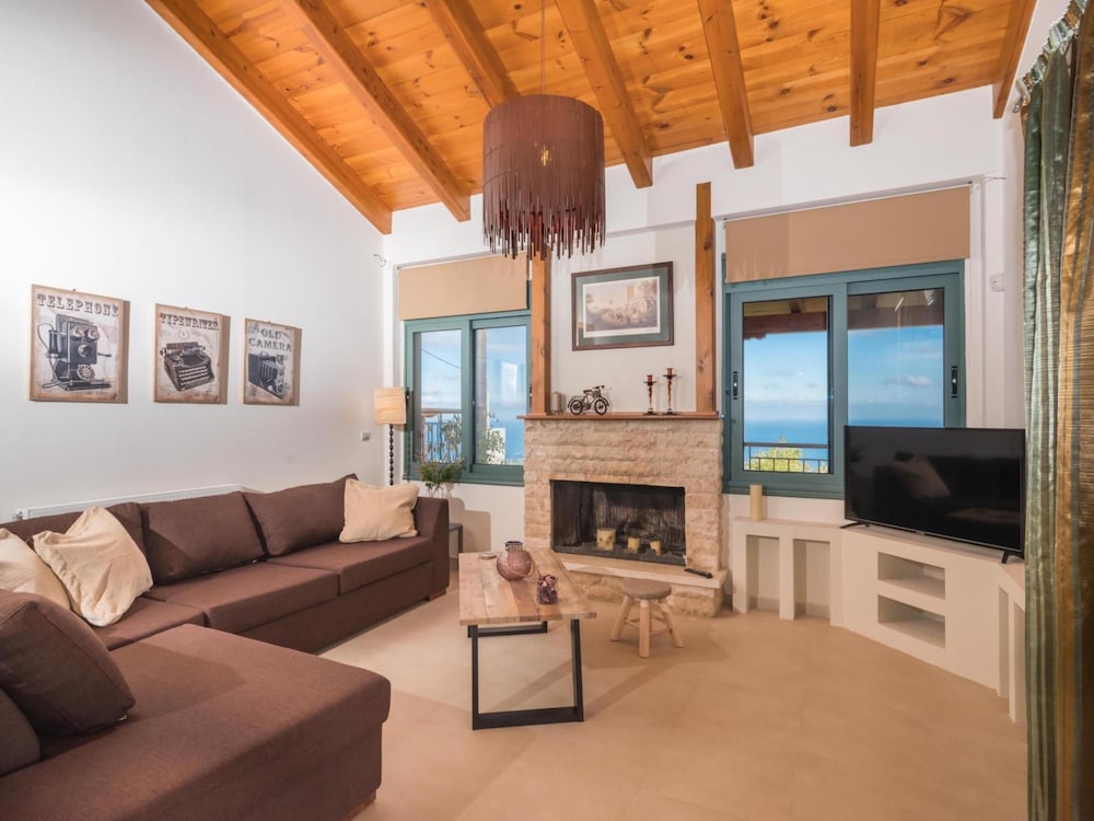 Villa photo 2