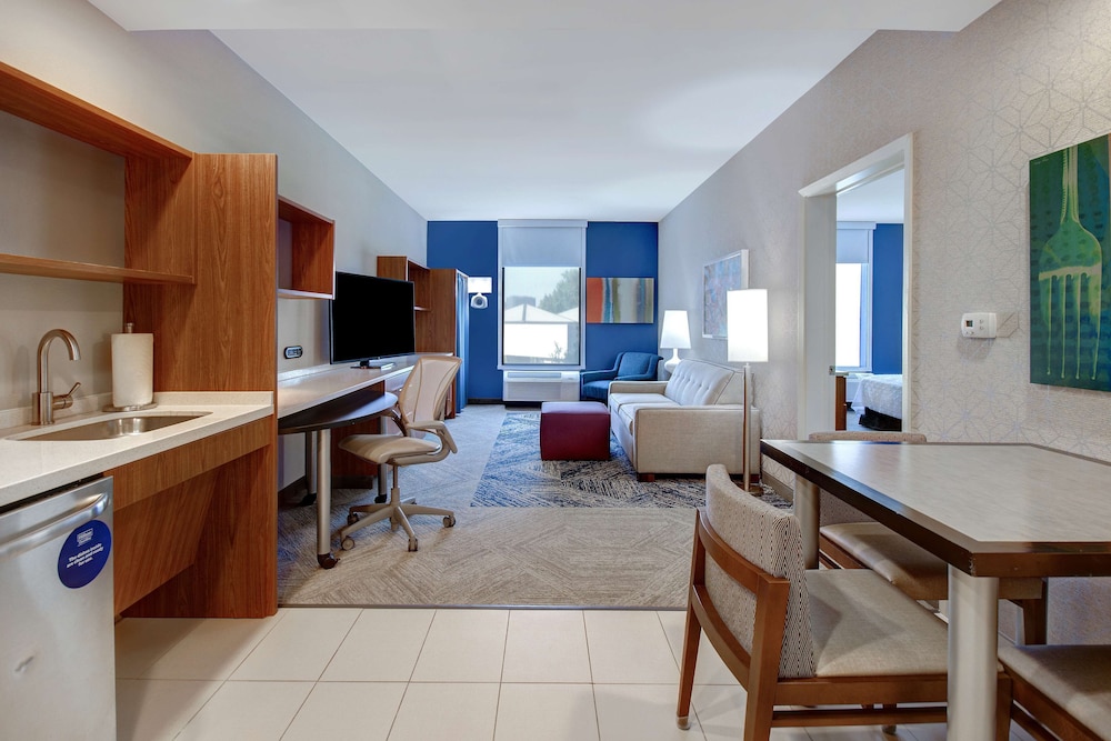 Suite, 2 Queen Beds, Non Smoking photo 2