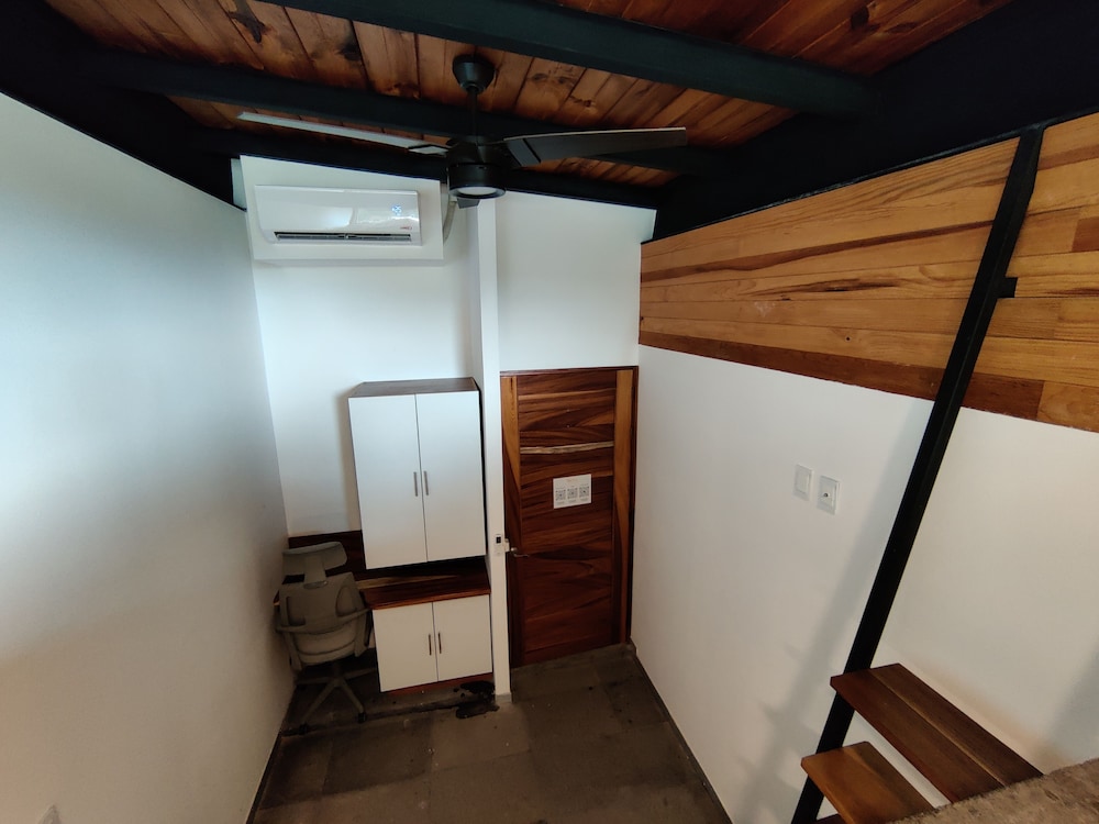 Basic Quadruple Room photo 2