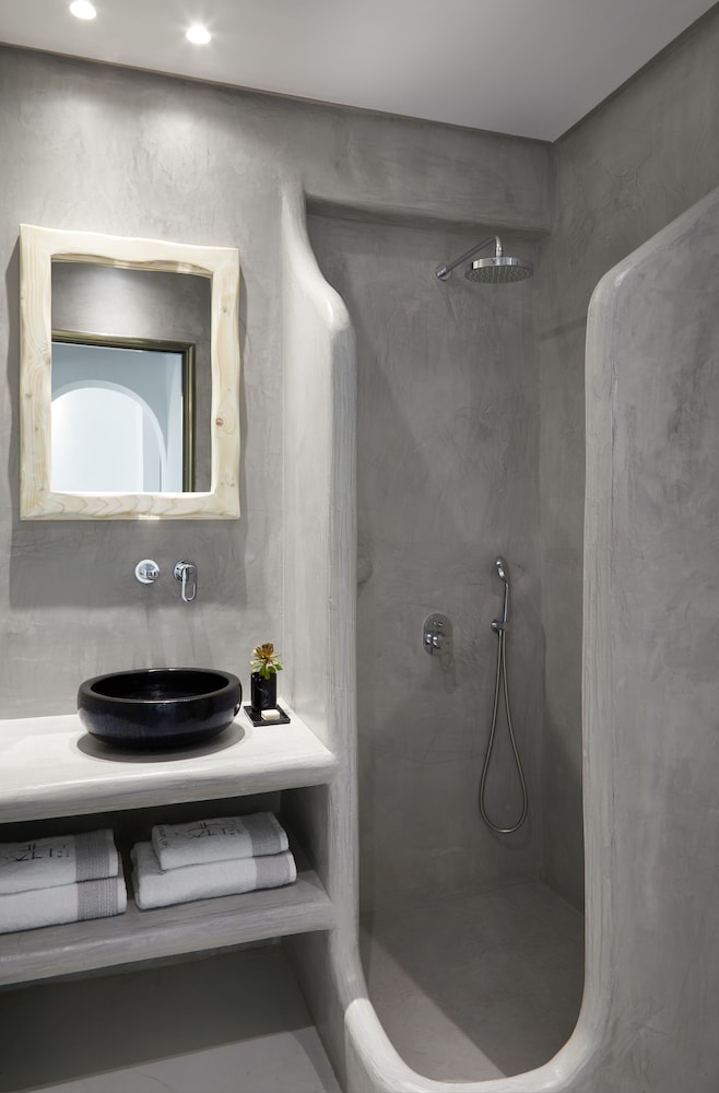 Royal Kalisti Two Bedroom Suite with Private Jacuzzi and Sea View | Top Floor - Photo 11