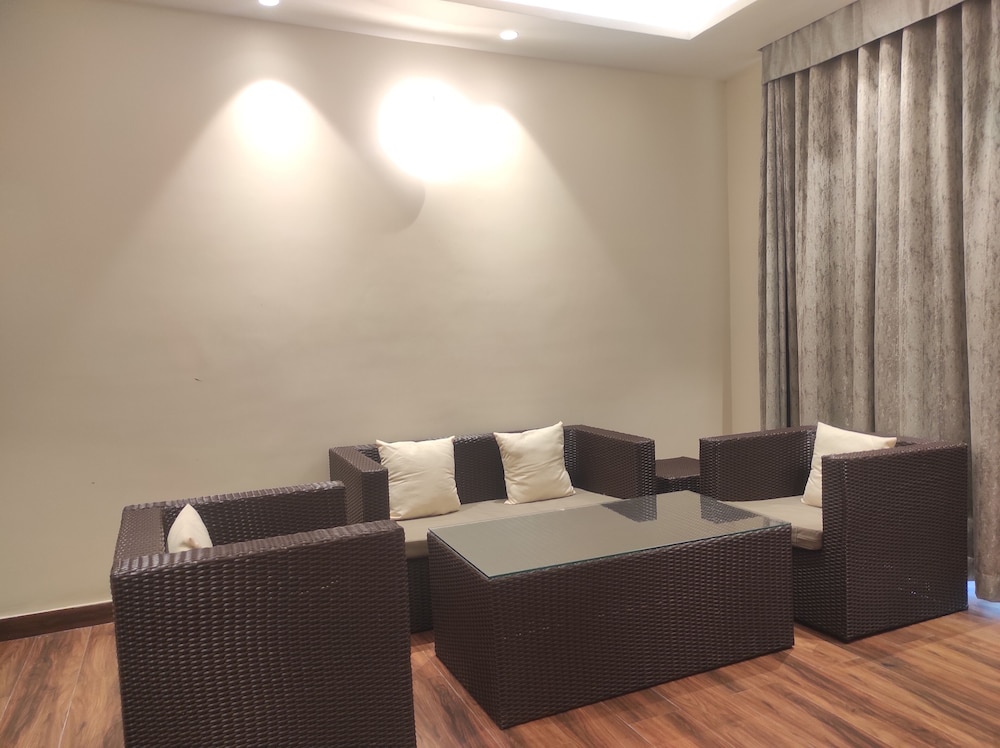 Suite - Photo 14