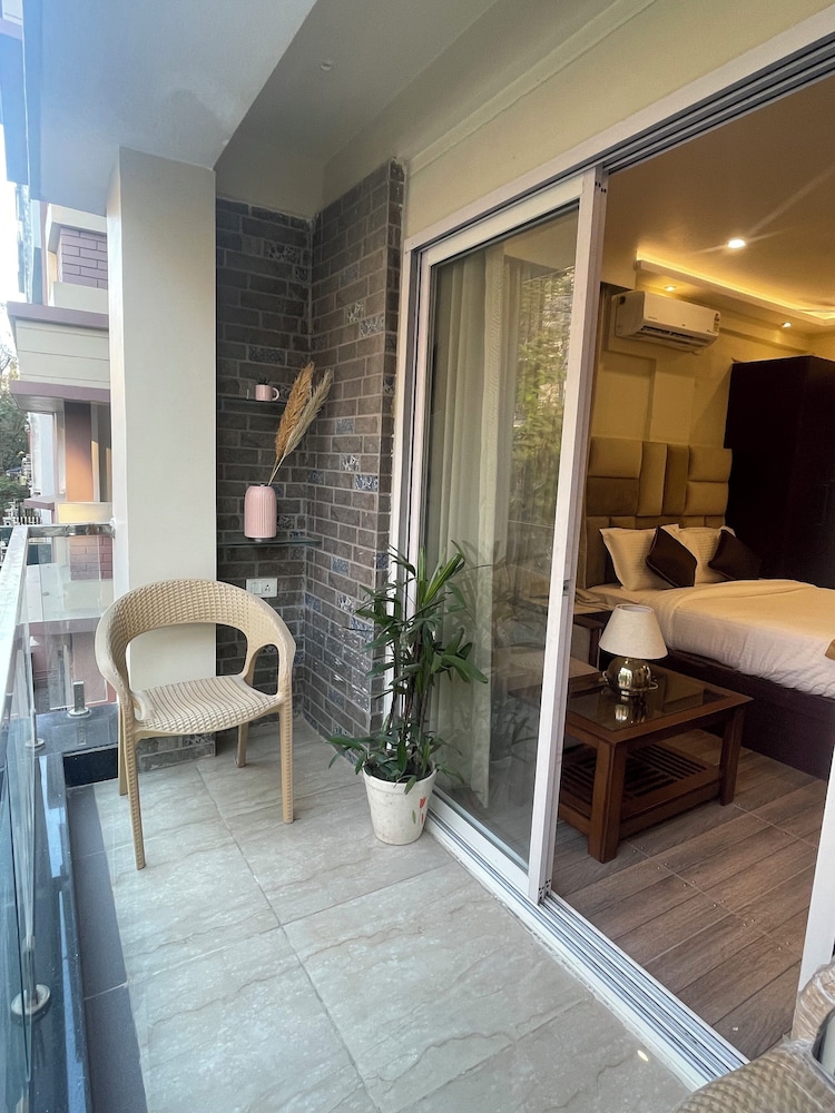 Deluxe Room, Balcony, City View photo 2