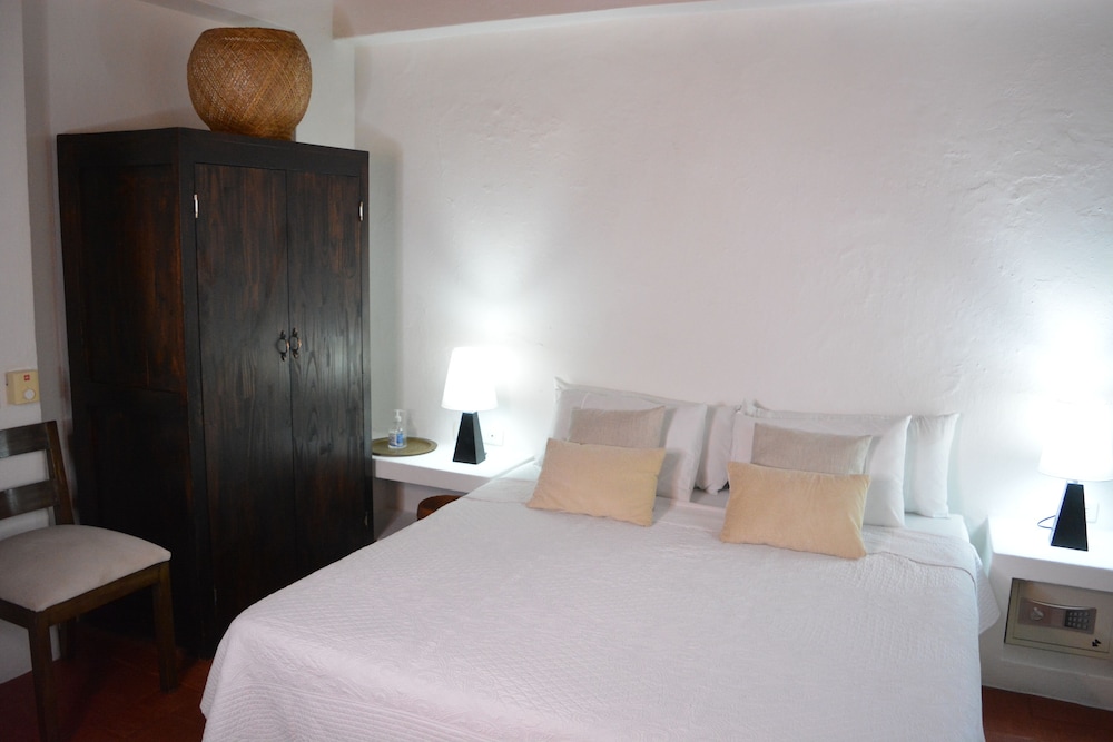 Junior Room, 1 King Bed photo 2