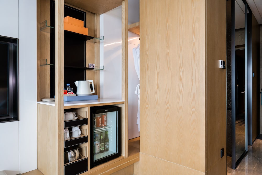 Standard Room, 2 Twin Beds, Club Lounge Access, City View - Photo 8