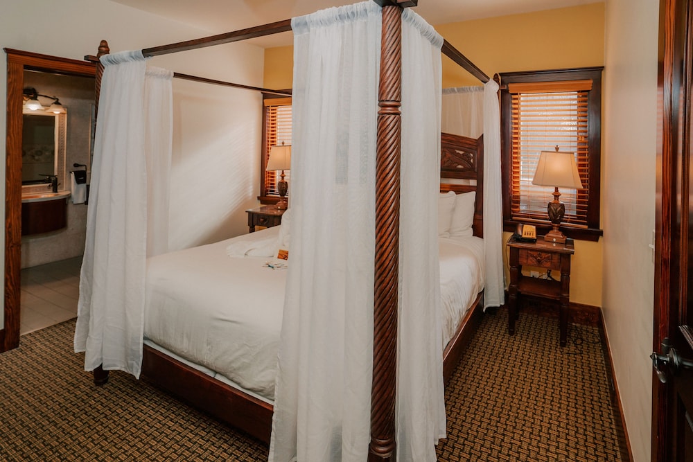 Deluxe Room, Multiple Beds, Ocean View