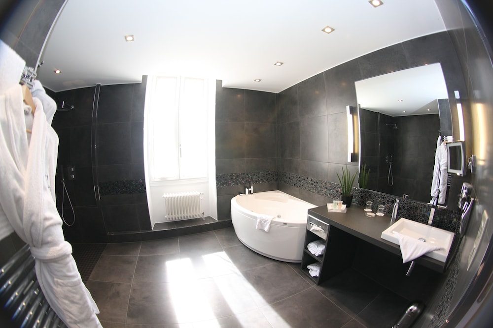 Deluxe Room with Spa access - Photo 6