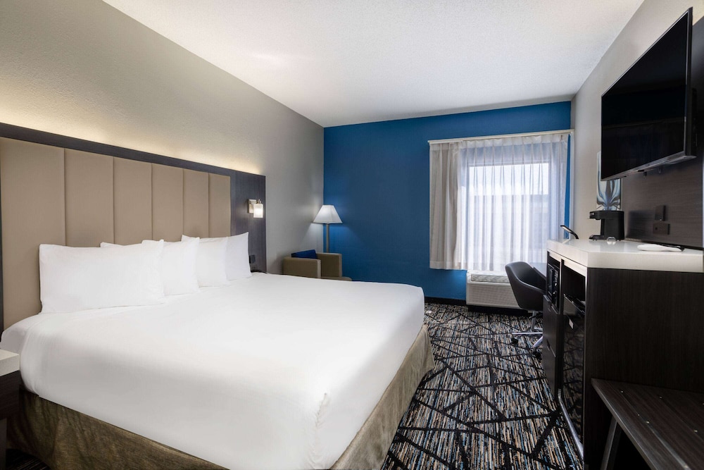 Room, 1 King Bed, Non Smoking - Photo 4