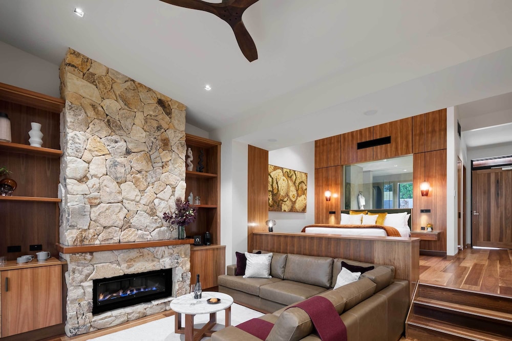 Luxury Room, 1 King Bed, Fireplace, Valley View