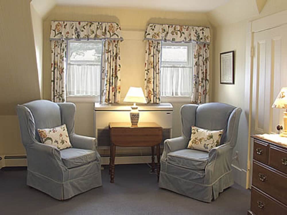 Emerson Suite (No Pets) photo 3