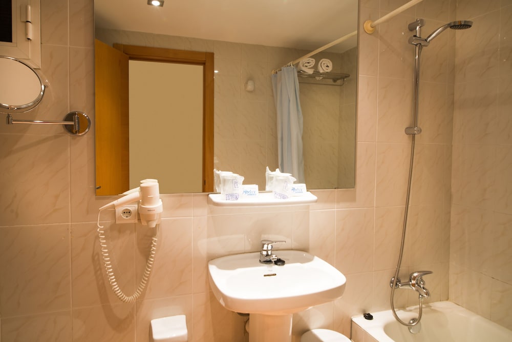 Double Room thumbnail 6
