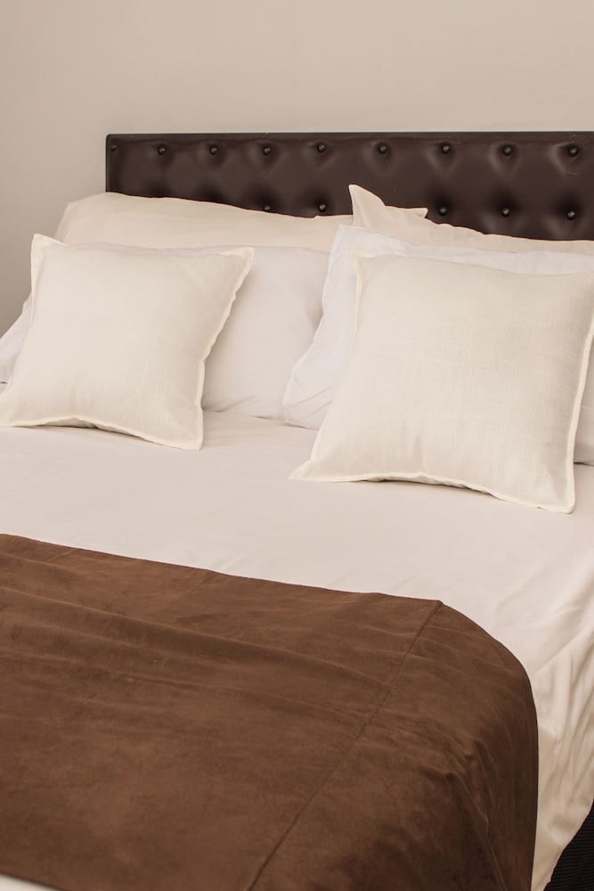 Comfort Single Room, 1 Queen Bed photo 2