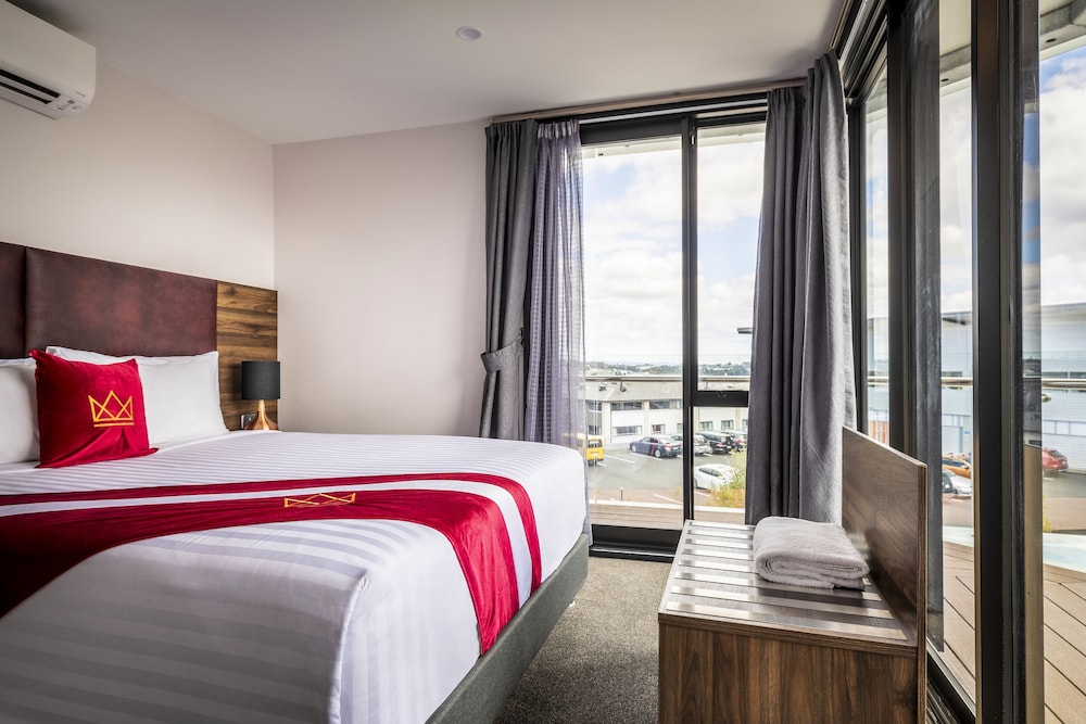 One Bedroom Suite - Photo 6