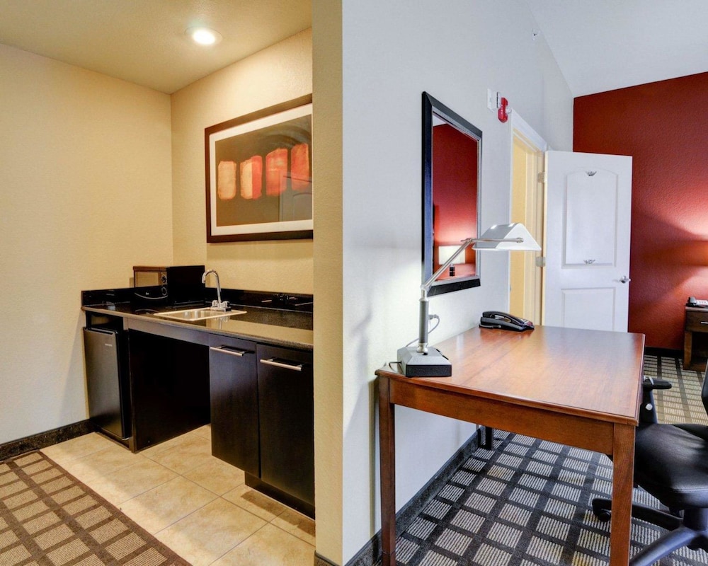 Suite, Multiple Beds, Non Smoking photo 3