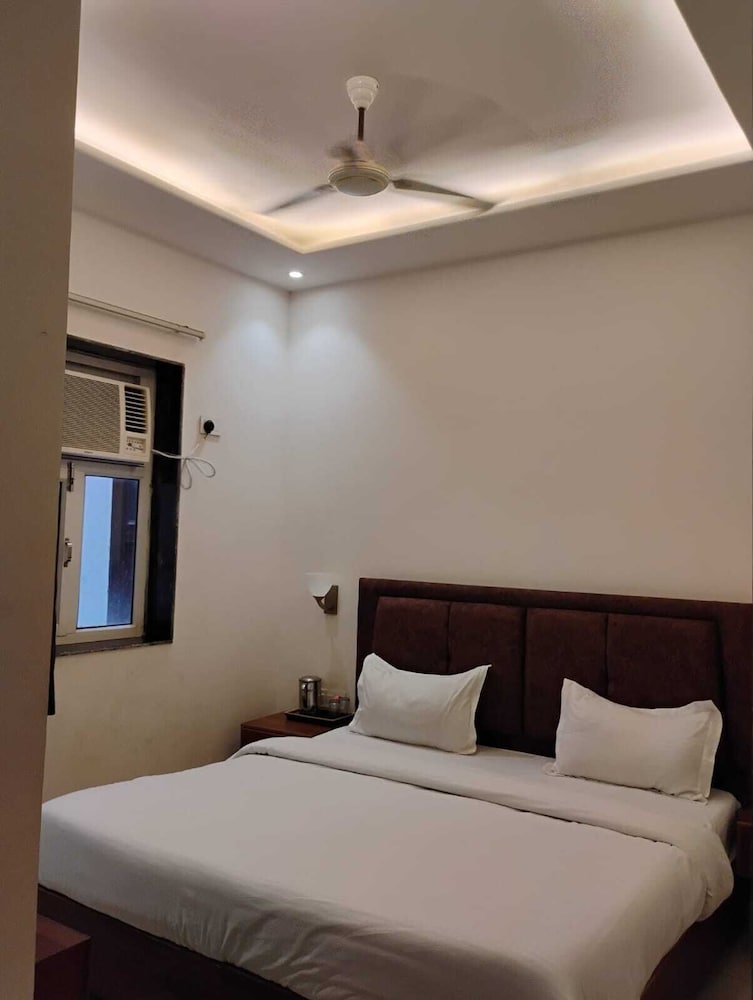Standard Double Room - Photo 15