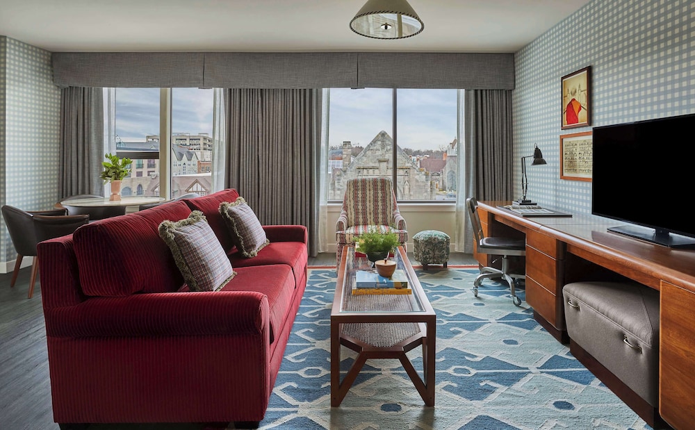 Suite, 1 King Bed