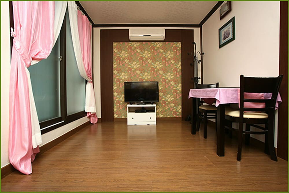 Family Bed Room photo 3