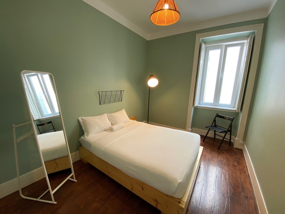Double Room, 1 Large Twin Bed, Non Smoking, Shared Bathroom photo 1