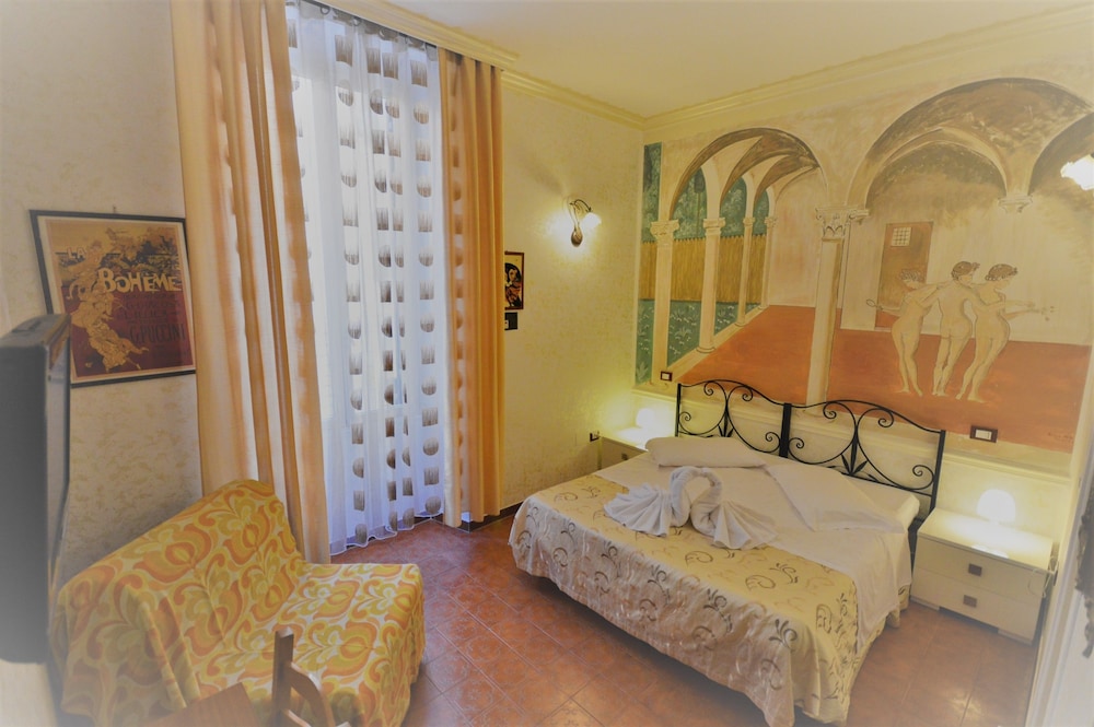 Classic Triple Room, Private Bathroom