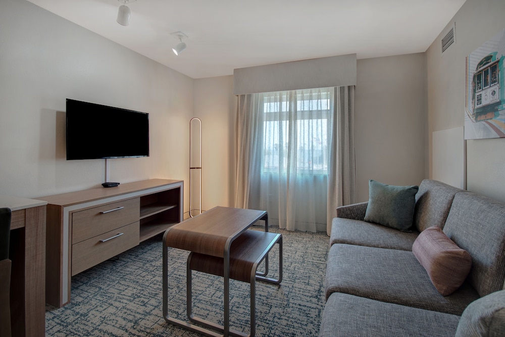 Two Bedroom Suite, One King and One Queen Bed, Non-Smoking - Photo 6