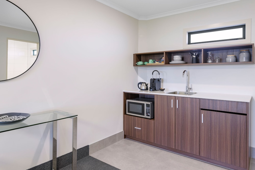 Executive Suite - Photo 3