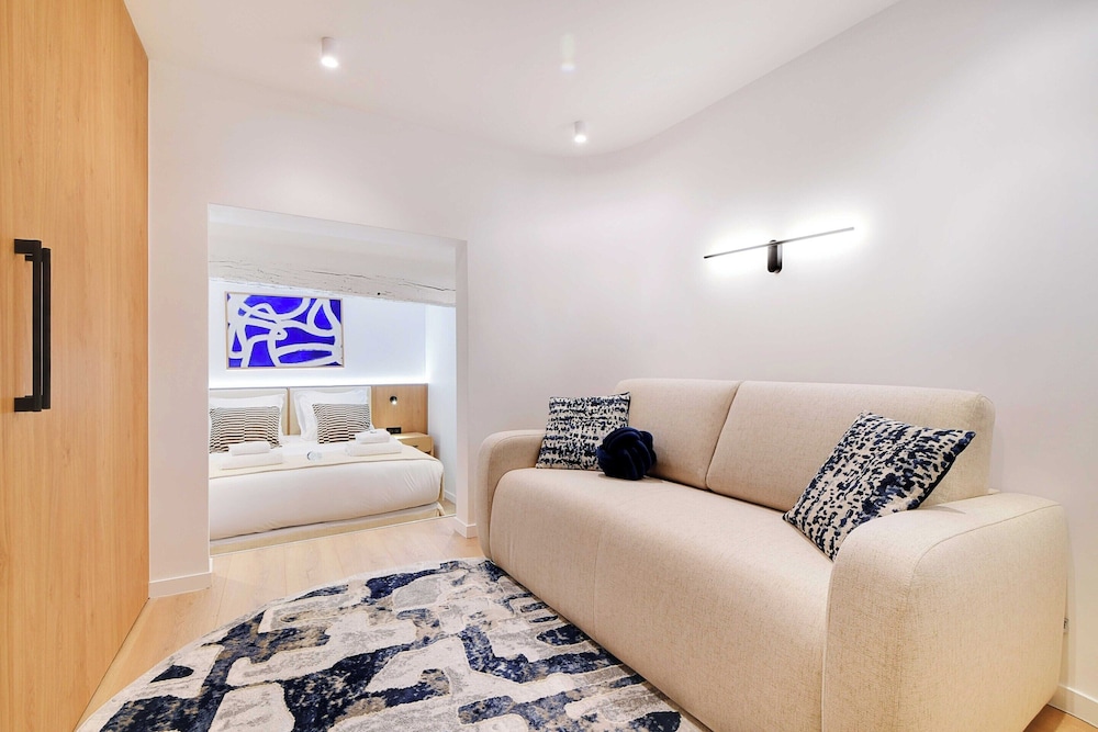 Apartment photo 2