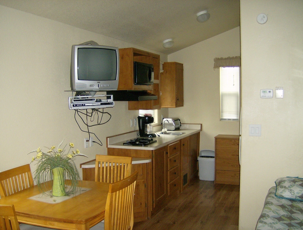 Cabin, Non Smoking, Kitchen photo 3