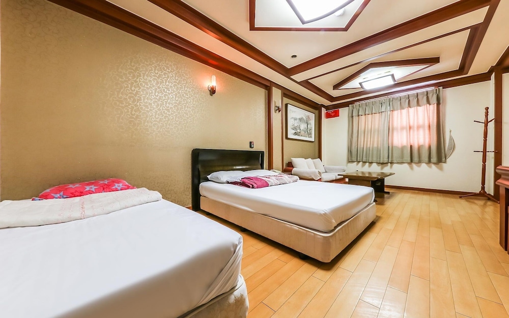 Room (Twin) - Photo 2