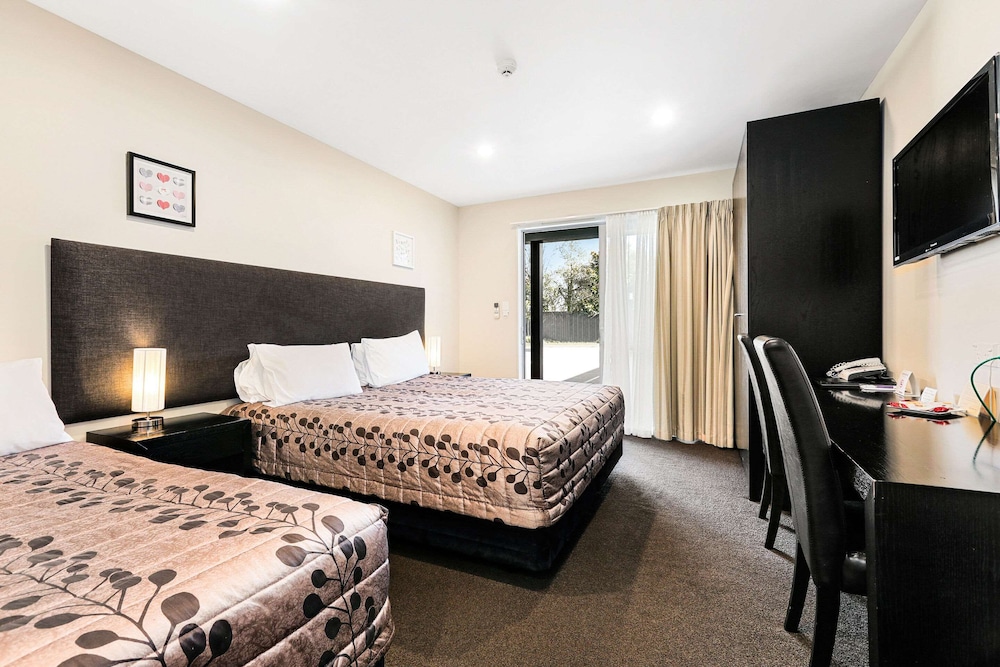Standard Room, Multiple Beds - Photo 1
